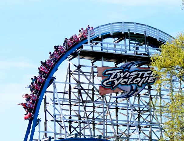 Twisted Cyclone, Six Flags